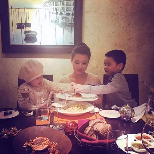 MC Huyền Châu: “Chăm con, cái đầu hạnh phúc thì cái thân không mệt“ ảnh 5