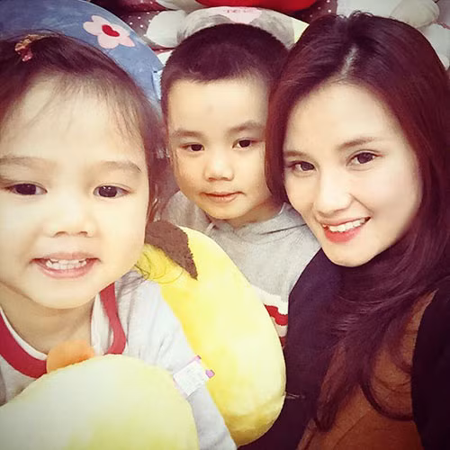 MC Huyền Châu: “Chăm con, cái đầu hạnh phúc thì cái thân không mệt“ ảnh 7