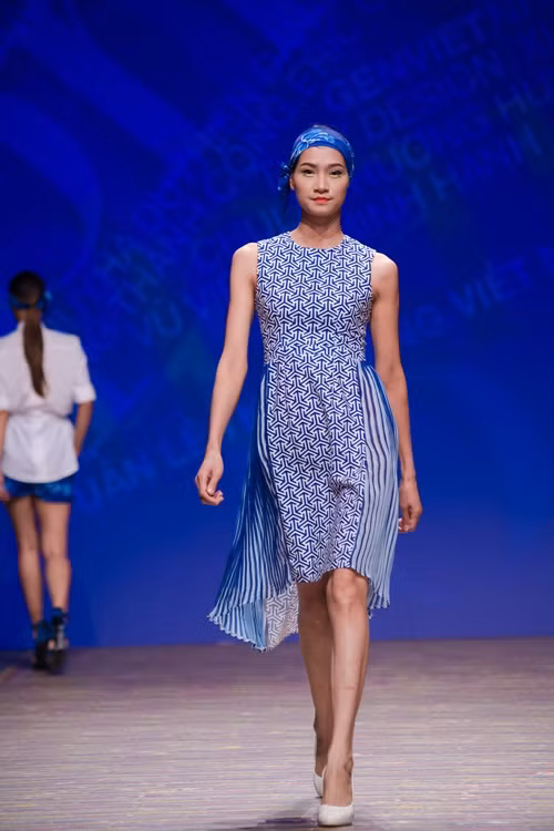 Hoa hậu Ngọc Hân thiết kế lấy cảm hứng từ gốm sứ ảnh 3