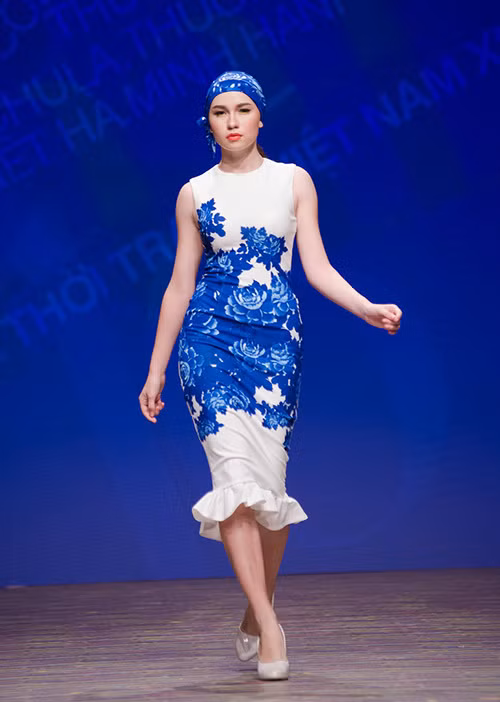 Hoa hậu Ngọc Hân thiết kế lấy cảm hứng từ gốm sứ ảnh 4