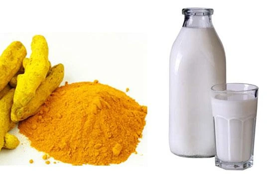Bột nghệ và sữa tươi giúp tẩy lông nách tại nhà nhanh chóng.

