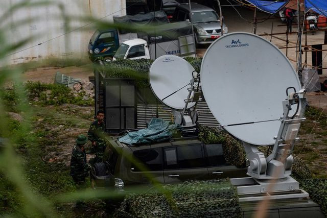 Các thiết bị liên lạc được lắp đặt tại khu vực ga Đồng Đăng. Ảnh: Reuters.