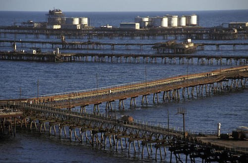 Kỳ lạ thành phố xây dựng trên giàn khoan giữa biển - ảnh 9