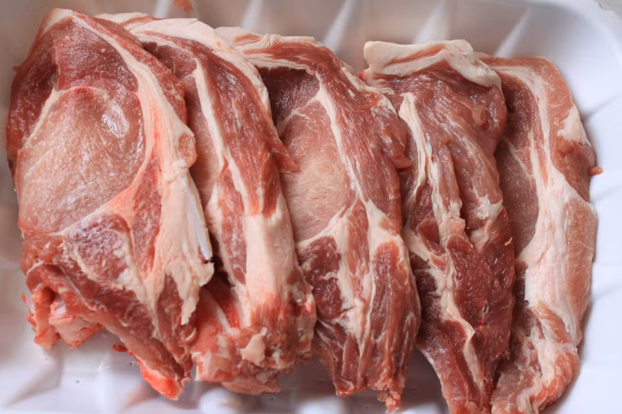 Cách chọn thịt lợn tươi ngon, an toàn cho ngày Tết - Ảnh 1