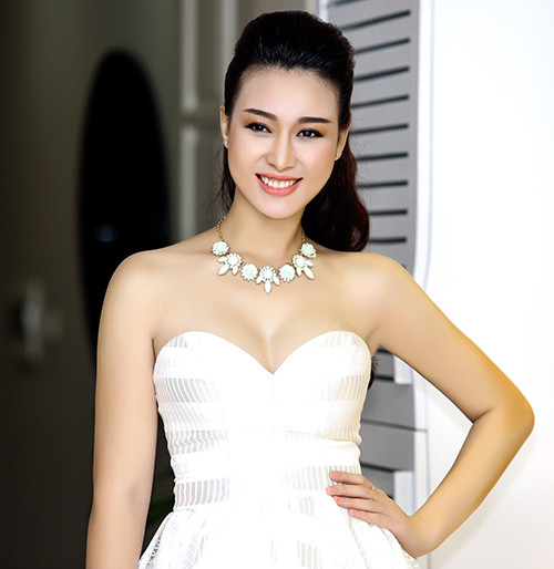 Siêu mẫu Hạ Vy tươi tắn bên hai cậu con trai - 6