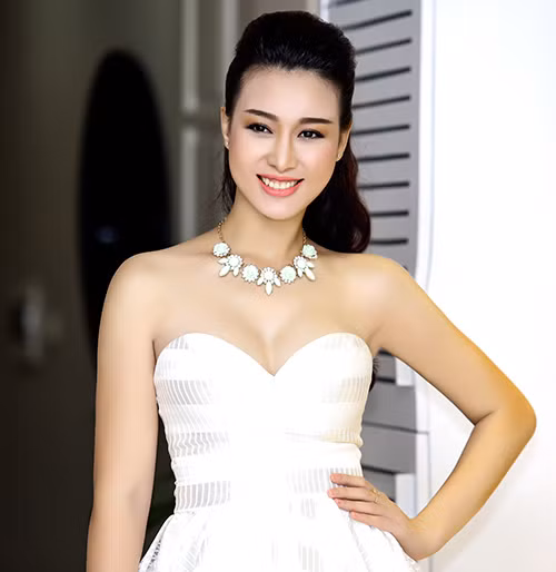 Siêu mẫu Hạ Vy tươi tắn bên hai cậu con trai - 6