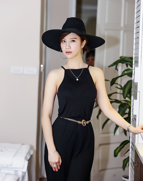 Siêu mẫu Hạ Vy tươi tắn bên hai cậu con trai - 14