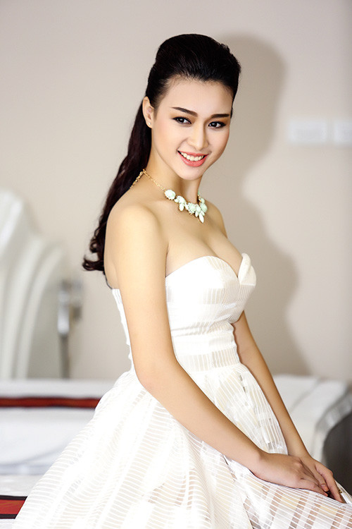 Siêu mẫu Hạ Vy tươi tắn bên hai cậu con trai - 7