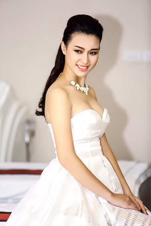 Siêu mẫu Hạ Vy tươi tắn bên hai cậu con trai - 7