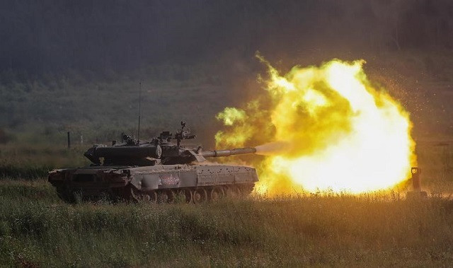 Xe tăng T-80U khai hỏa tại triển lãm