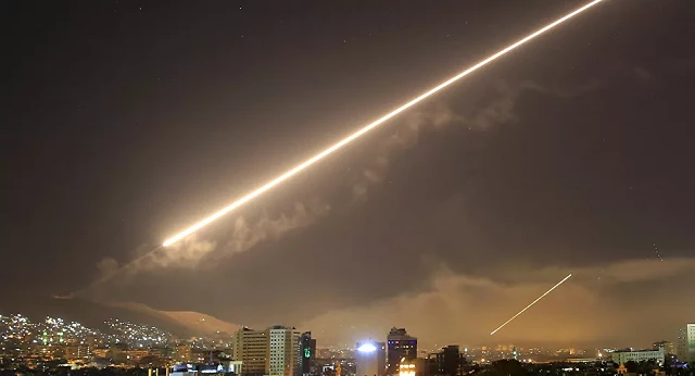 Syria tuyên bố bắn rụng tên lửa của Israel trên bầu trời thủ đô Damascus