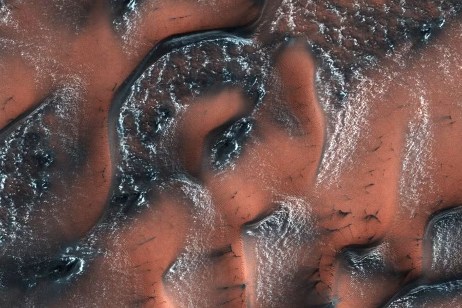 Những đụn tuyết trên sao Hỏa