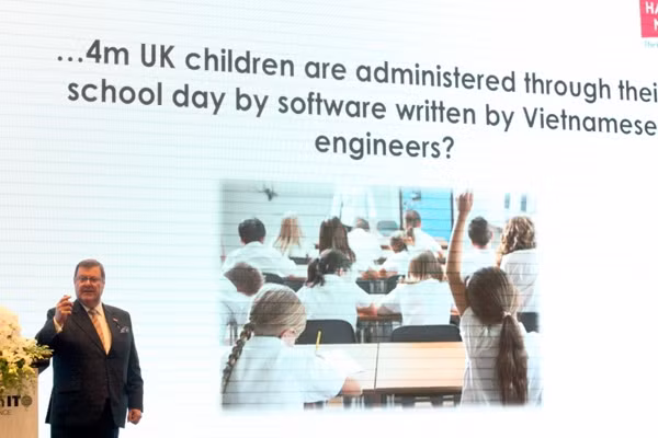 4 triệu học sinh Vương quốc Anh đang được quản lý trong suốt giờ học tại trường bằng một phần mềm được viết bởi người Việt, ông Paul Smith – Chủ tịch Harvey Nash phát biểu.