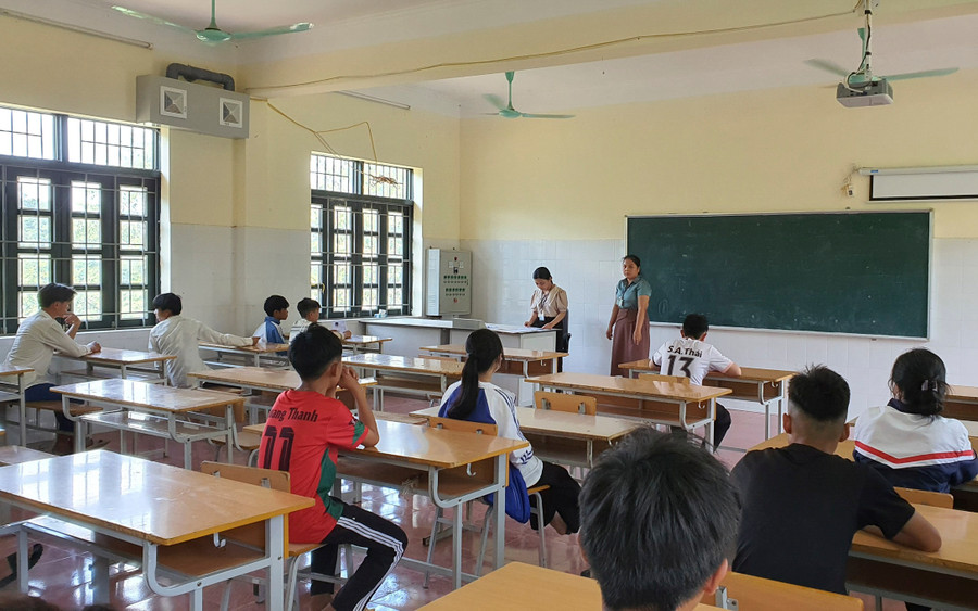 Thí sinh tham dự tại điểm thi Trường PTDTNT THPT huyện Điện Biên Đông.