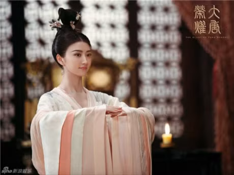 Ngam nhan sac my nhan co trang duoc khen dep hon ca Pham Bang Bang - Anh 7