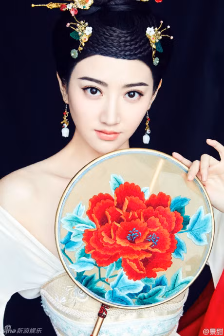 Ngam nhan sac my nhan co trang duoc khen dep hon ca Pham Bang Bang - Anh 19