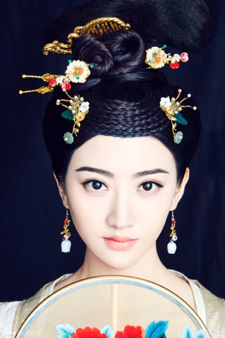 Ngam nhan sac my nhan co trang duoc khen dep hon ca Pham Bang Bang - Anh 18