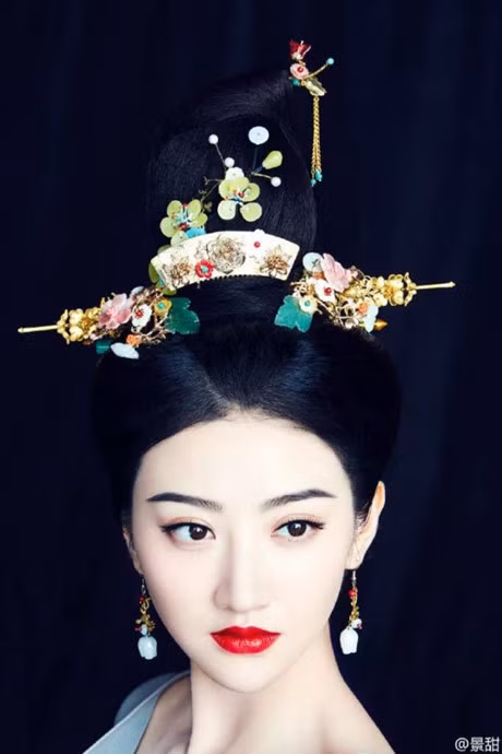 Ngam nhan sac my nhan co trang duoc khen dep hon ca Pham Bang Bang - Anh 24