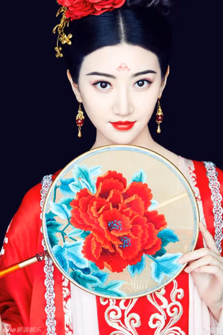 Ngam nhan sac my nhan co trang duoc khen dep hon ca Pham Bang Bang - Anh 21