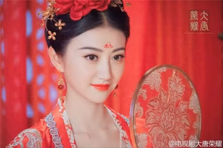 Ngam nhan sac my nhan co trang duoc khen dep hon ca Pham Bang Bang - Anh 6