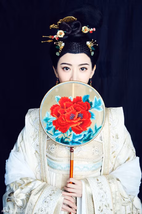 Ngam nhan sac my nhan co trang duoc khen dep hon ca Pham Bang Bang - Anh 20