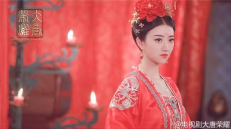 Ngam nhan sac my nhan co trang duoc khen dep hon ca Pham Bang Bang - Anh 5