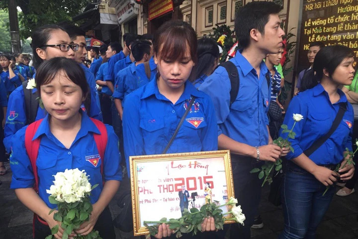 Tiễn đưa nghệ sĩ Hán Văn Tình trong nước mắt