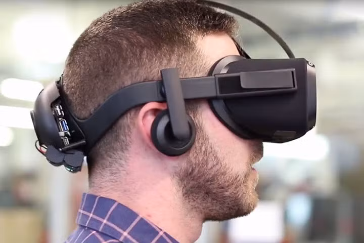Facebook phát triển kính thực tế ảo độc lập giá rẻ