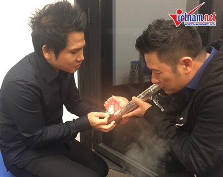 Vợ Trọng Tấn khoe ảnh chồng châm thuốc lào cho Bằng Kiều - Ảnh 5 Vo Trong Tan khoe anh chong cham thuoc lao cho Bang Kieu - Anh 5