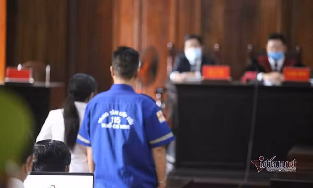 Các bác sĩ trả lời về tình trạng sức khỏe của bị cáo Dương Thị Bạch Diệp