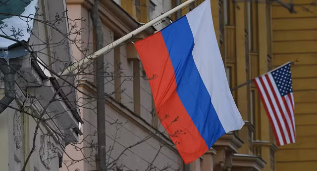 Quốc Kỳ Nga và Mỹ.