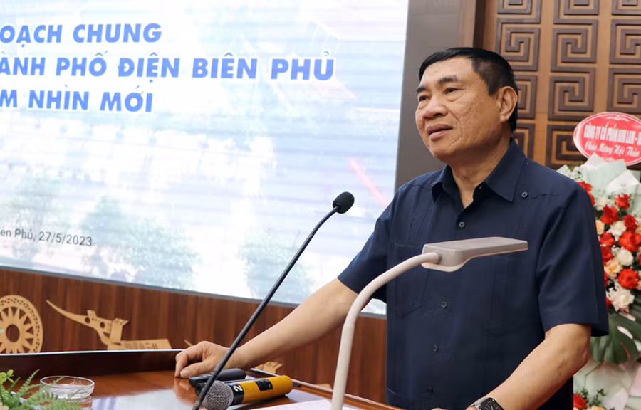 Ông Trần Quốc Cường, Bí thư Tỉnh ủy Điện Biên phát biểu tại Hội nghị.