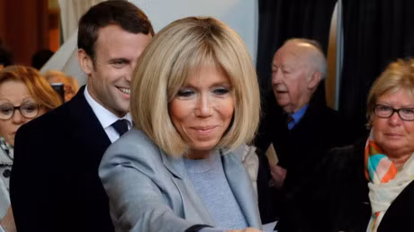 Giong nhu nhieu chi em, De nhat Phu nhan nuoc Phap cung mac phai loi trang diem co ban - Anh 7