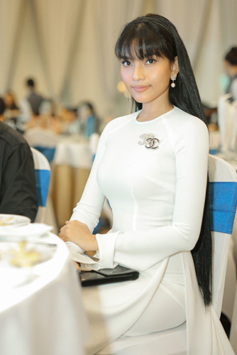 Trương Thị May rạng rỡ chấm thi Truong Thi May rang ro cham thi