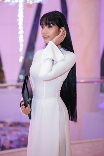 Trương Thị May rạng rỡ chấm thi Truong Thi May rang ro cham thi
