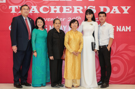 Trương Thị May rạng rỡ chấm thi Truong Thi May rang ro cham thi