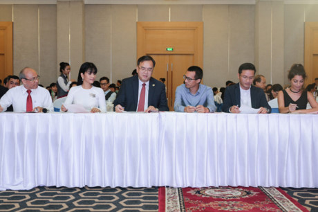 Trương Thị May rạng rỡ chấm thi Truong Thi May rang ro cham thi