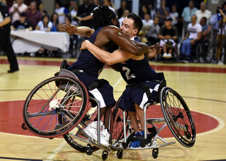 Đội Mỹ ăn mừng chiến thắng trước đội Canada trong giải đấu bóng rổ trên xe lăn Americas Cup 2017 diễn ra tại Colombia, Mỹ. Đội Mỹ ăn mừng chiến thắng trước đội Canada trong giải đấu bóng rổ trên xe lăn Americas Cup 2017 diễn ra tại Colombia, Mỹ.
