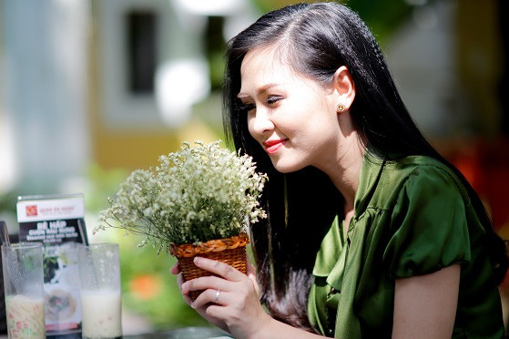 Ngắm BTV Thúy Hằng đẹp giản dị trong cuộc sống thường nhật ảnh 1 Ngắm BTV Thúy Hằng đẹp giản dị trong cuộc sống thường nhật ảnh 1