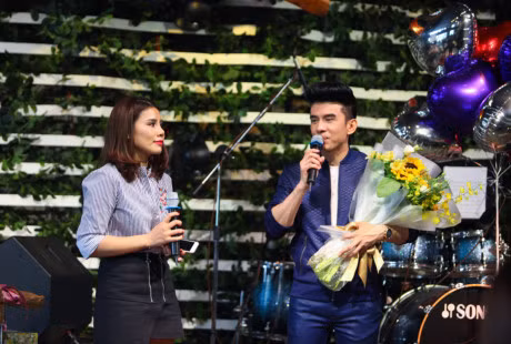 Hang tram fan vay kin Dan Truong trong buoi hop fan club tai Ha Noi - Anh 7