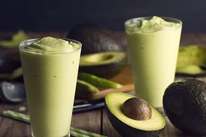 Cách làm sinh tố bơ mãng cầu giải nhiệt ngày hè nóng bức