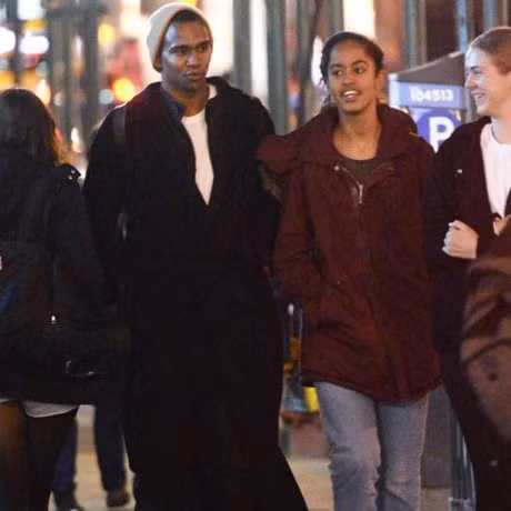 Con gai cuu tong thong Obama cong khai di dao tinh tu voi ban trai - Anh 4