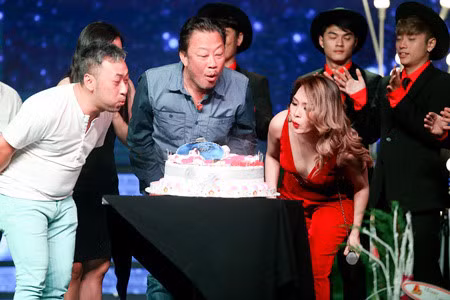 My Tam hanh phuc tang qua cho fan 75 tuoi - Anh 12