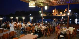 Ăn tối trên sông Ăn tối trên sông