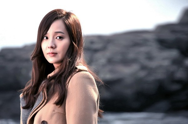 "Nàng lọ lem" Min Chae Won do nữ ca sĩ Eugene thủ vai trải qua nhiều biến cố trong cuộc sống sau khi làm dâu trong gia đình giàu có.
