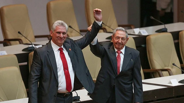 Ông Diaz-Canel và ông Raul Castro