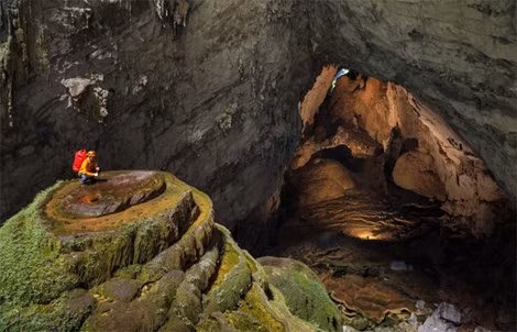 Hang Sơn Đoòng nằm trong quần thể hang động Phong Nha- Kẻ Bàng (huyện Bố Trạch, tỉnh Quảng Bình) được tạp chí Business Insider xếp vào danh sách 12 hang động kỳ vĩ nhất thế giới. 