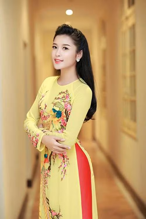 Á hậu Huyền My lần đầu chia sẻ về scandal lộ ảnh trong quán bar - Ảnh 1