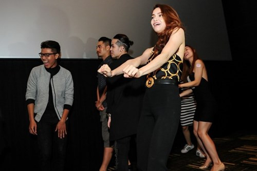 Hồ Ngọc Hà diện "cây" hàng hiệu ra mắt MV