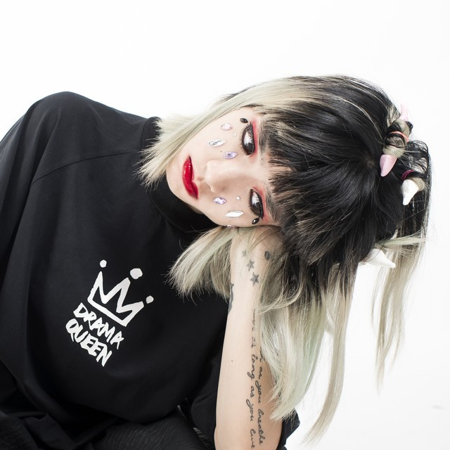 Bà mẹ 1 con “xấu lạ” với phong cách old school ảnh 1 Bà mẹ 1 con “xấu lạ” với phong cách old school ảnh 1